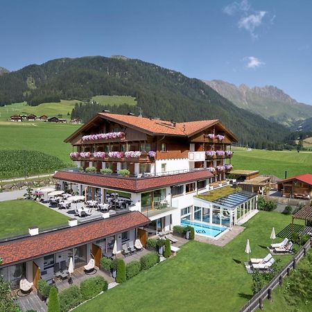 Vitalpina Hotel Magdalenahof Santa Maddalena in Casies Esterno foto