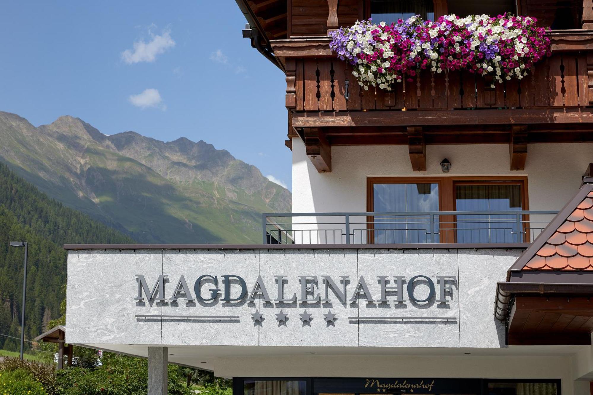Vitalpina Hotel Magdalenahof Santa Maddalena in Casies Esterno foto